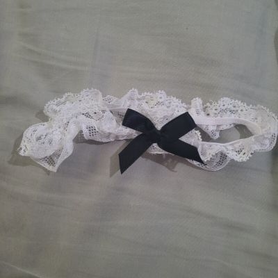 Lace Garder Belt With Bow